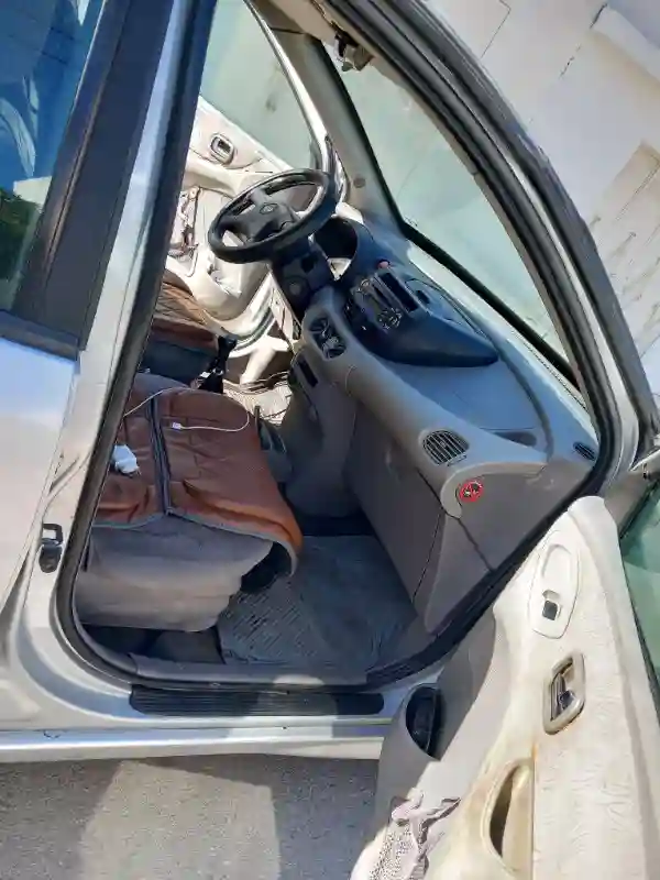 Nissan Almera Diesel 2001 - Vue 8