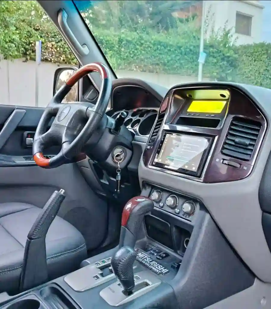 🚘 Mitsubishi Pajero 32 Di-d - Vue 1