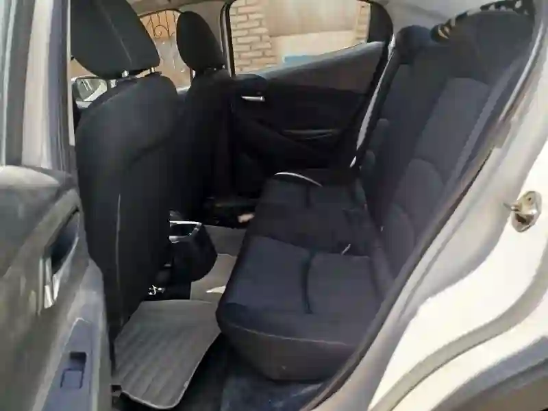 Mazda Mazda2 Essence 2015