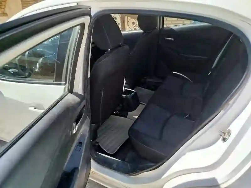 Mazda Mazda2 Essence 2015 - Vue 3