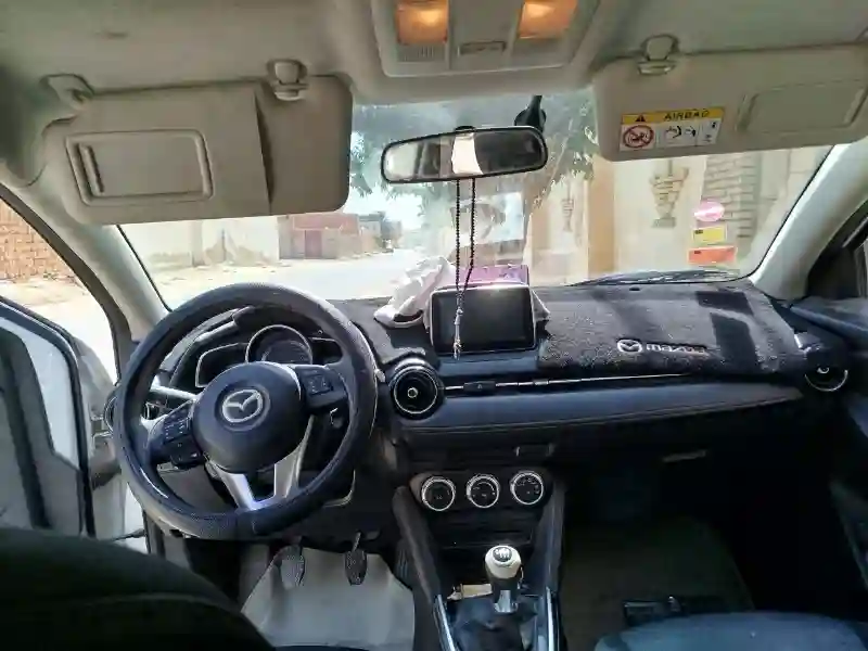 Mazda Mazda2 Essence 2015 - Vue 6