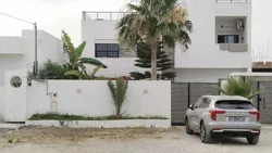 A Vendre une Villa Avec Piscine S+4
