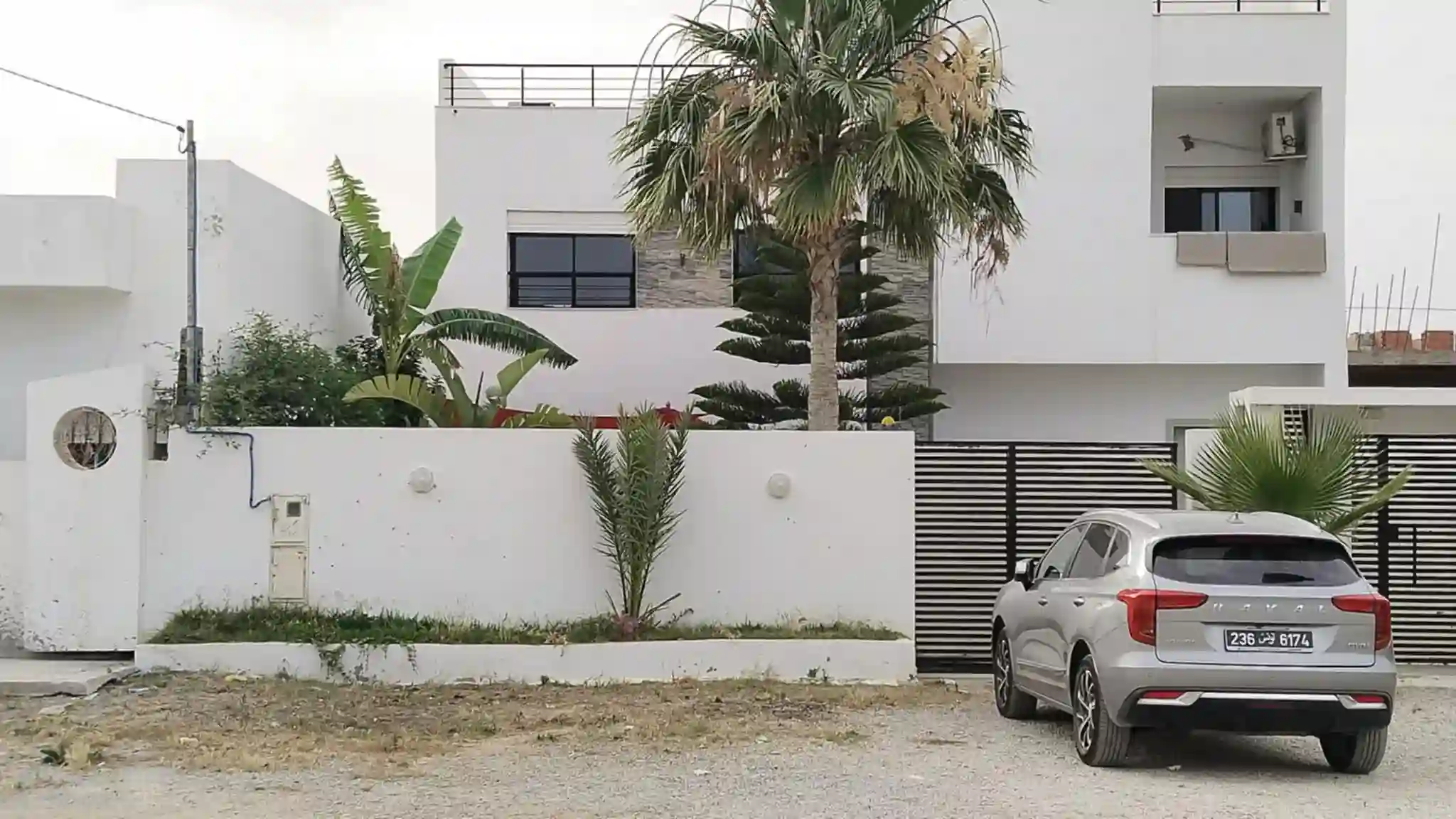 A Vendre une Villa Avec Piscine S+4