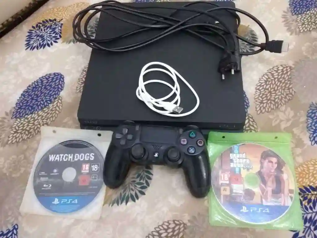 ps4 Slim - Vue 1