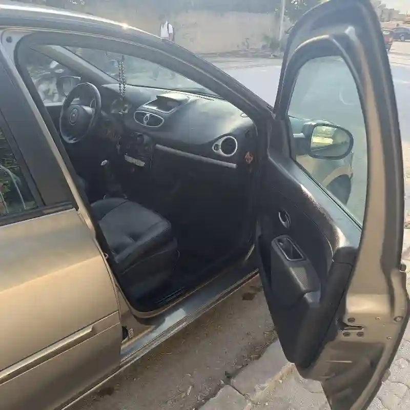 Renault Clio 3 Phase 2 - 15 dci - Vue 6