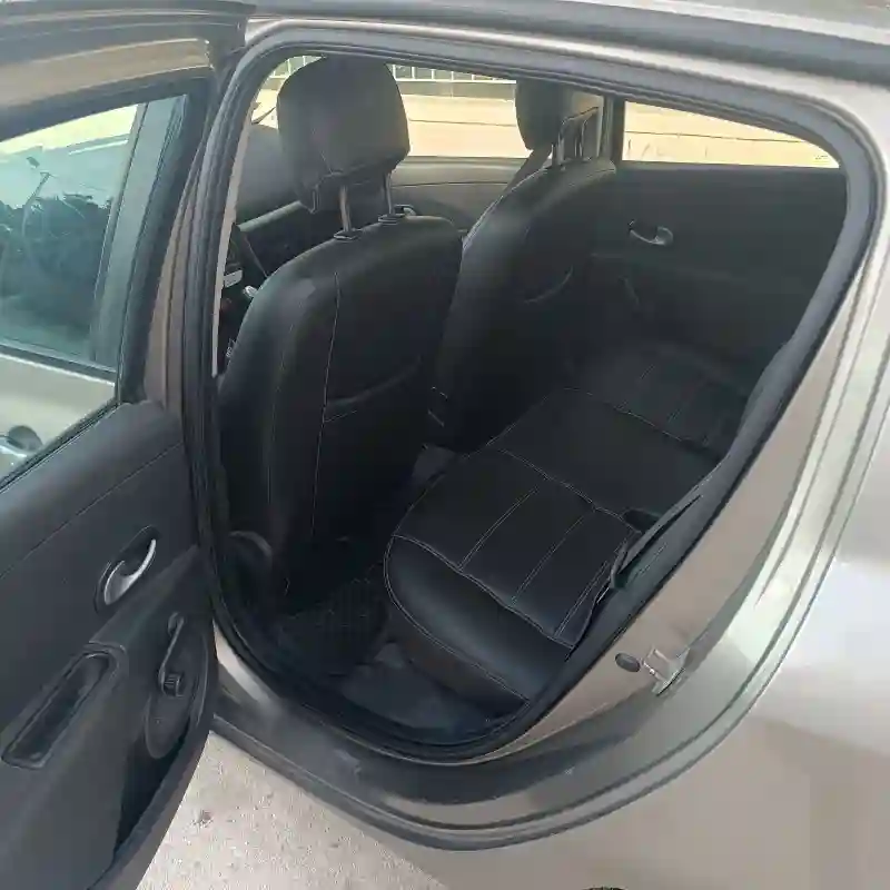 Renault Clio 3 Phase 2 - 15 dci - Vue 8