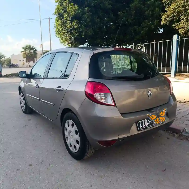 Renault Clio 3 Phase 2 - 15 dci - Vue 9