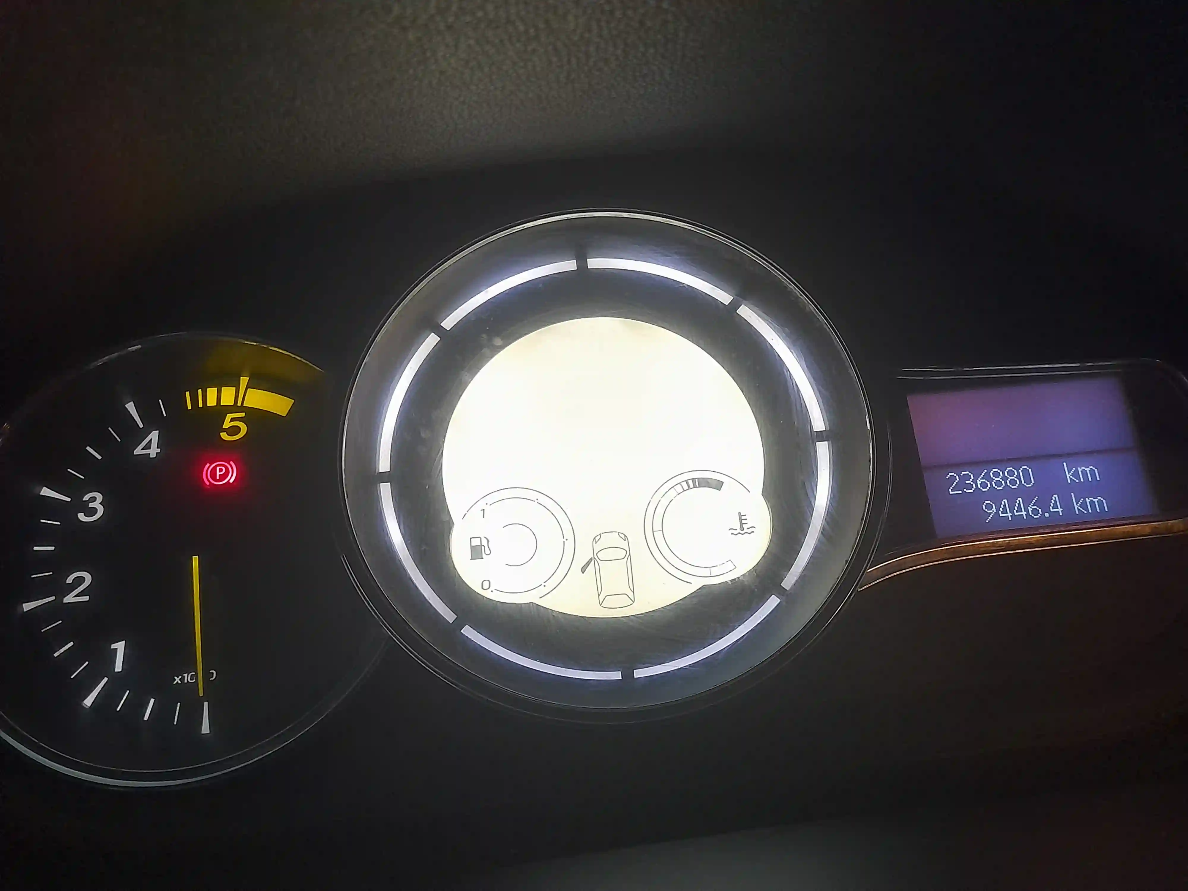 Megane 3 dci 110 ch Diesel à El Ksibi - Vue 1