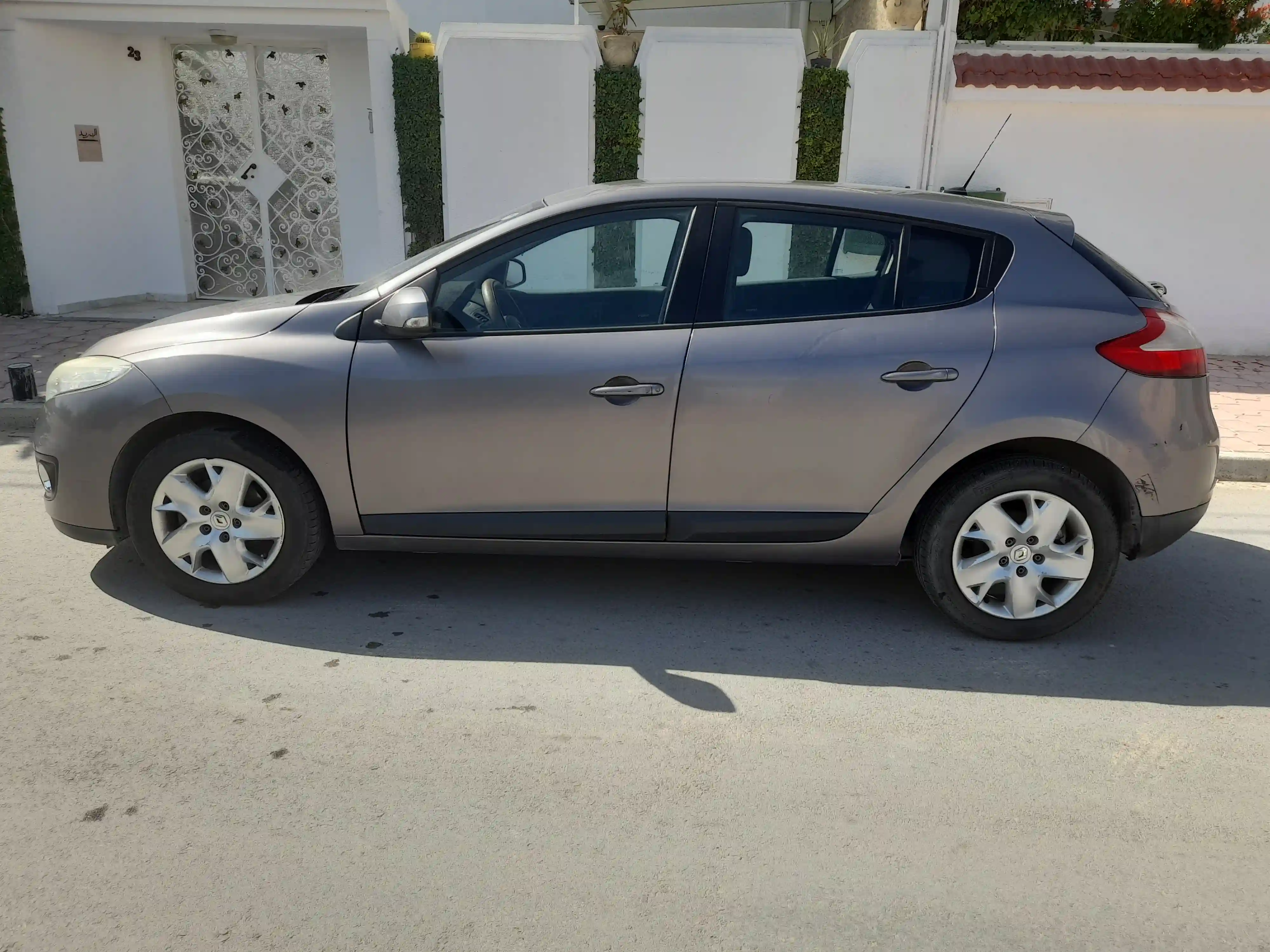 Megane 3 dci 110 ch Diesel à El Ksibi - Vue 2