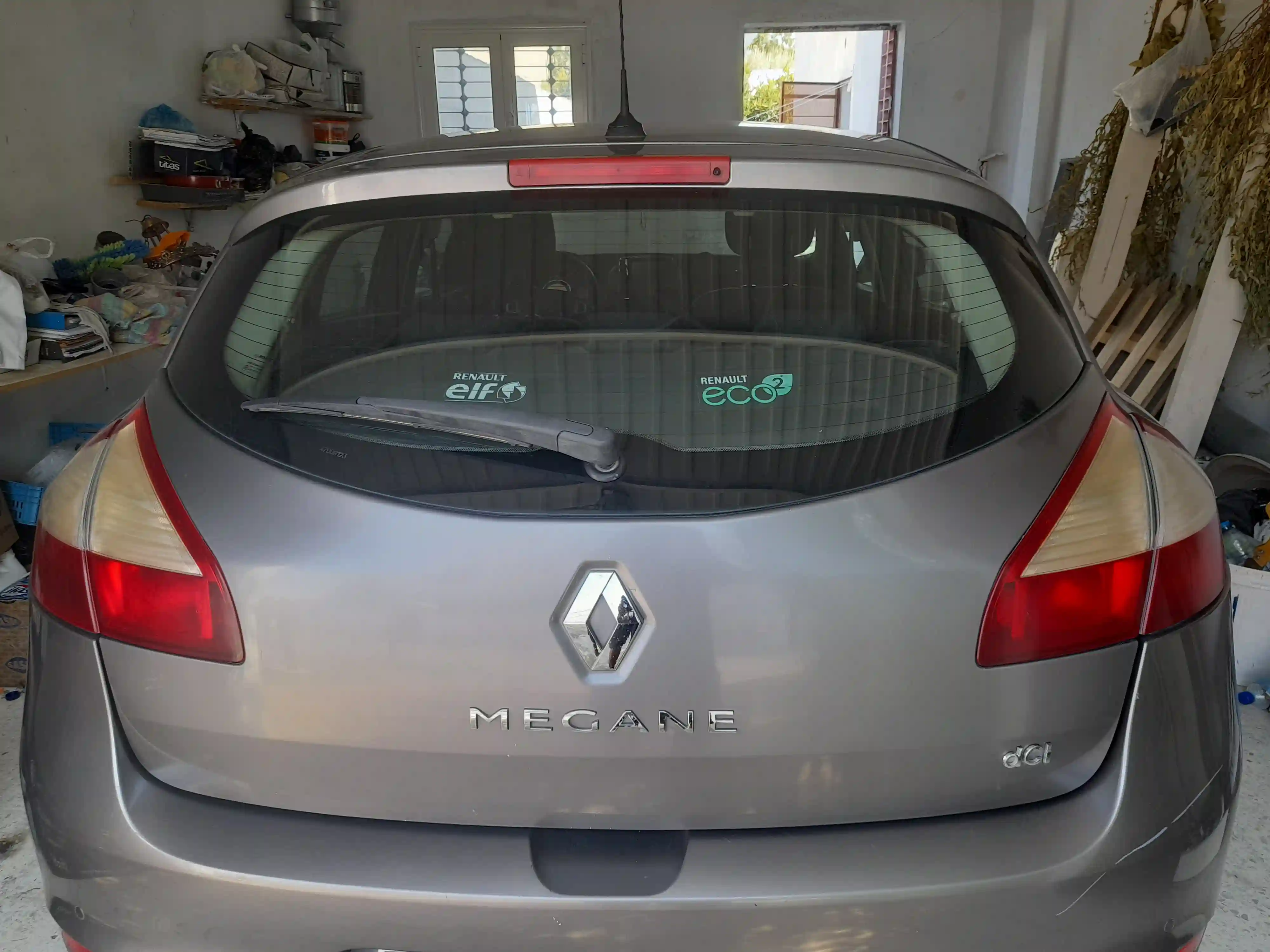 Megane 3 dci 110 ch Diesel à El Ksibi - Vue 3