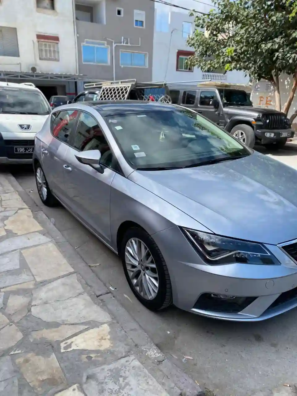 Seat Leon 1ère Main à Kheireddine Pacha - Vue 2