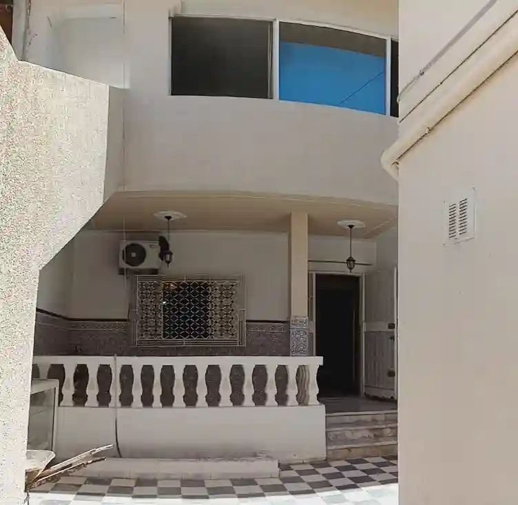Villa av 20 Mars Avec Local Commercial à El Mourouj - Vue 1
