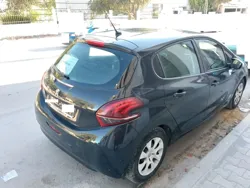 Voiture Peugeot 208 1er Main Année 2019 à Cite El Ghazala 1