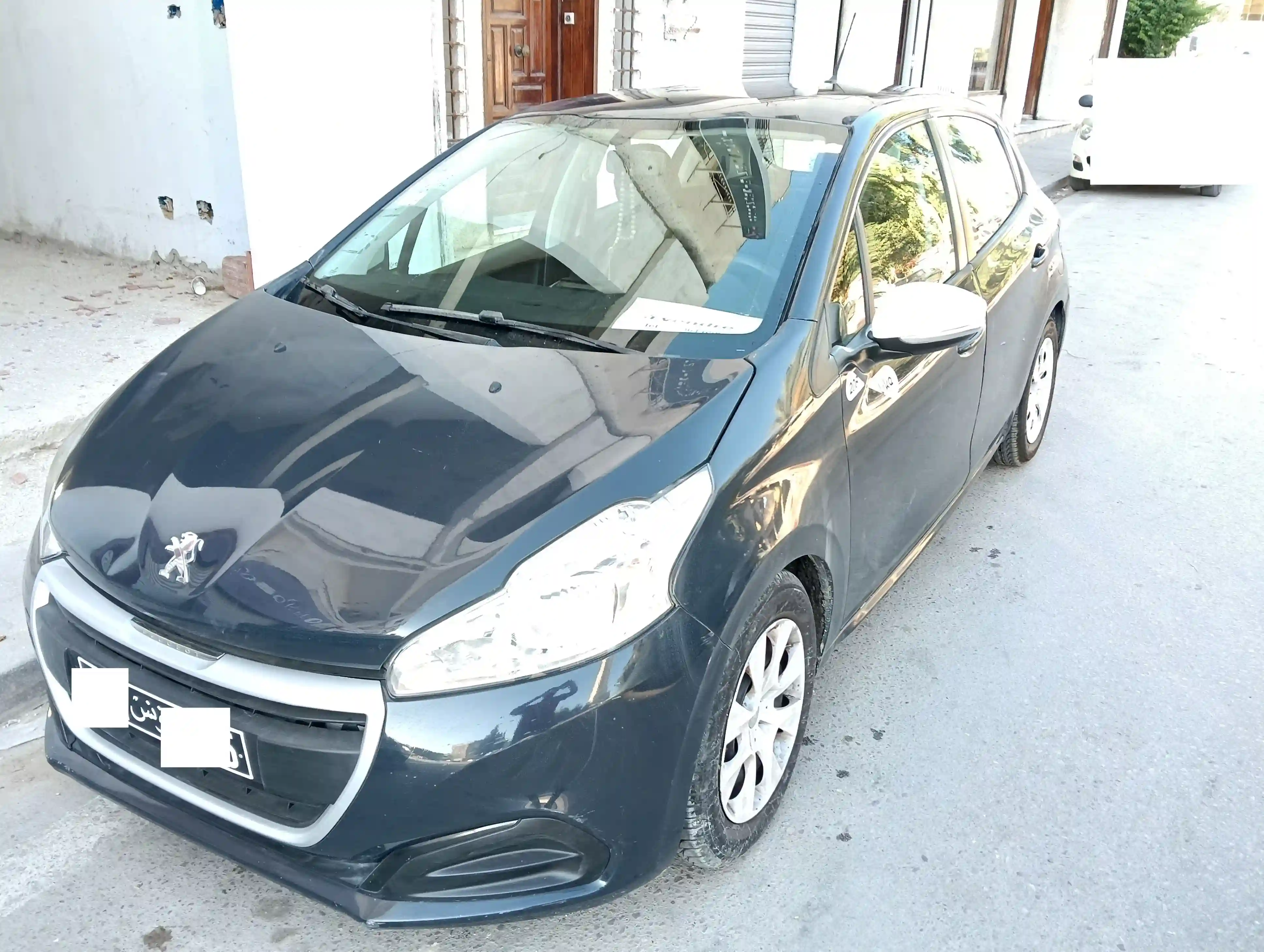Voiture Peugeot 208 1er Main Année 2019 à Cite El Ghazala 1 - Vue 3