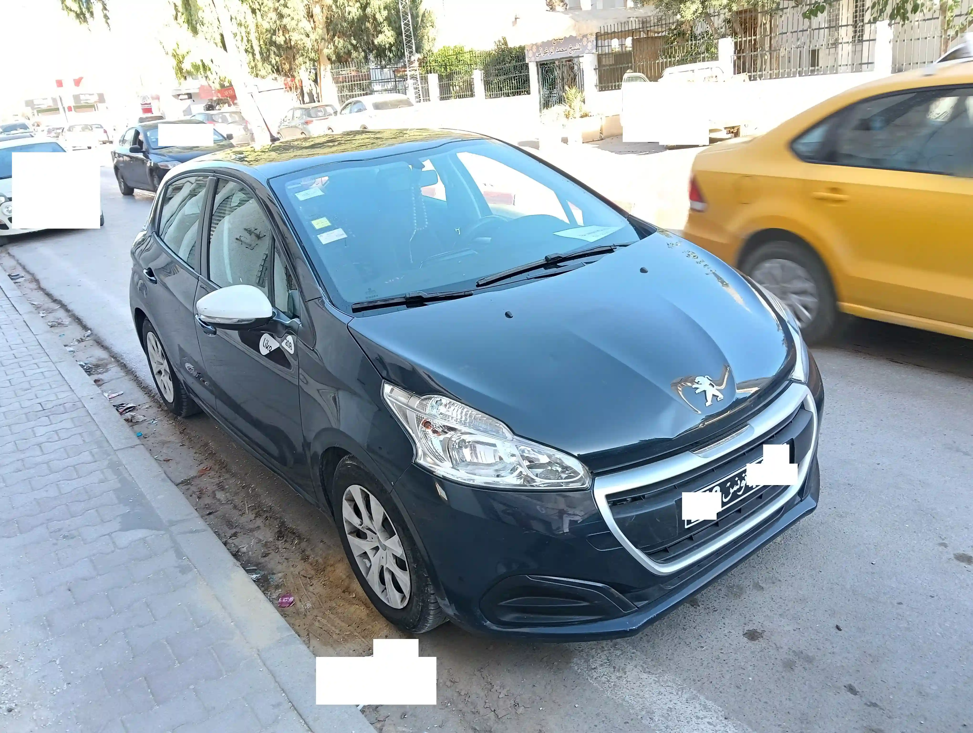 Voiture Peugeot 208 1er Main Année 2019 à Cite El Ghazala 1 - Vue 4