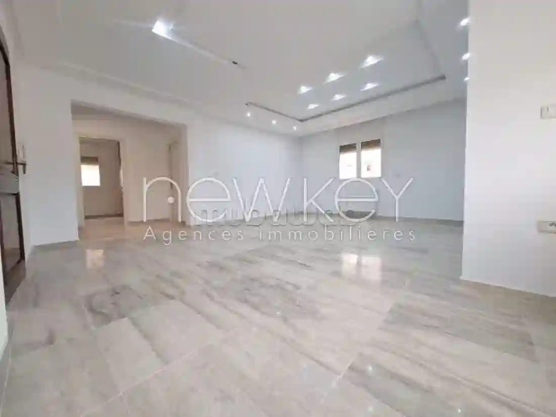 Etage de Villa S2 Indépendant Près du Parc à La Soukra