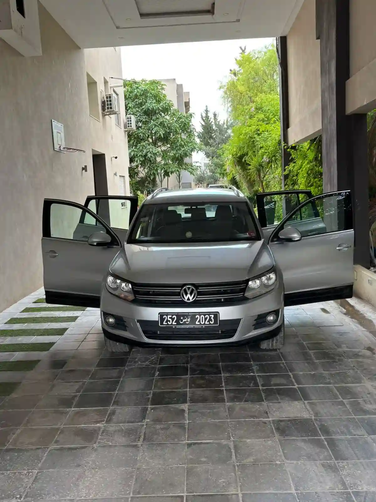 Volkswagen Tiguan Essence Full Options Gulf Specs à La Soukra - Vue 1