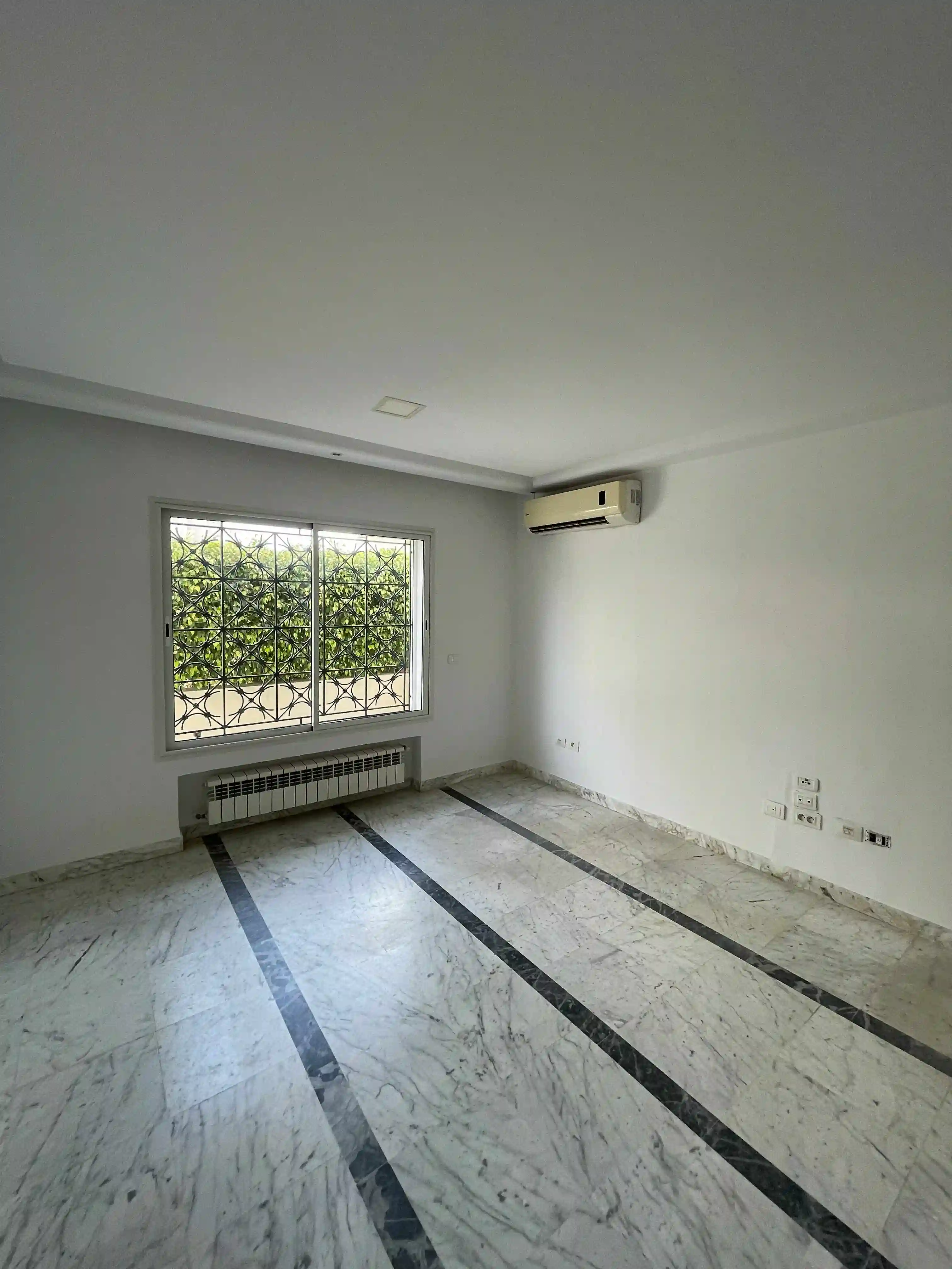 Triplexe à Ennaser à Cite Ennasr 2 - Vue 2