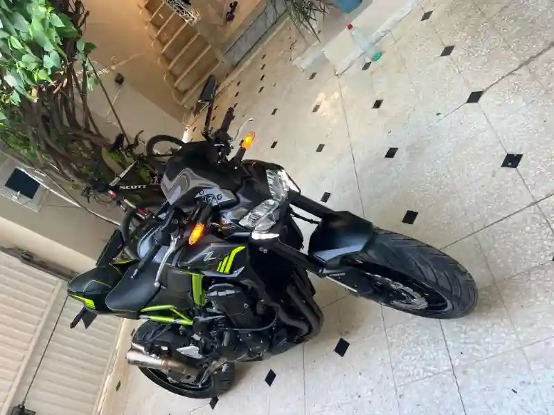 Z900 - Modèle 2023 à Vendre - Vue 4