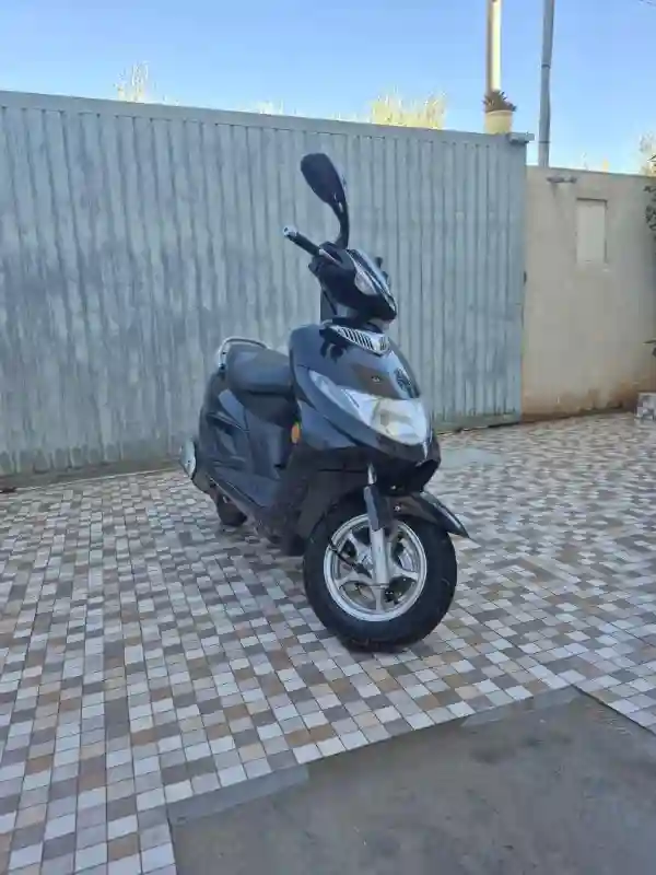 Suzuki an 125cc - Vue 3
