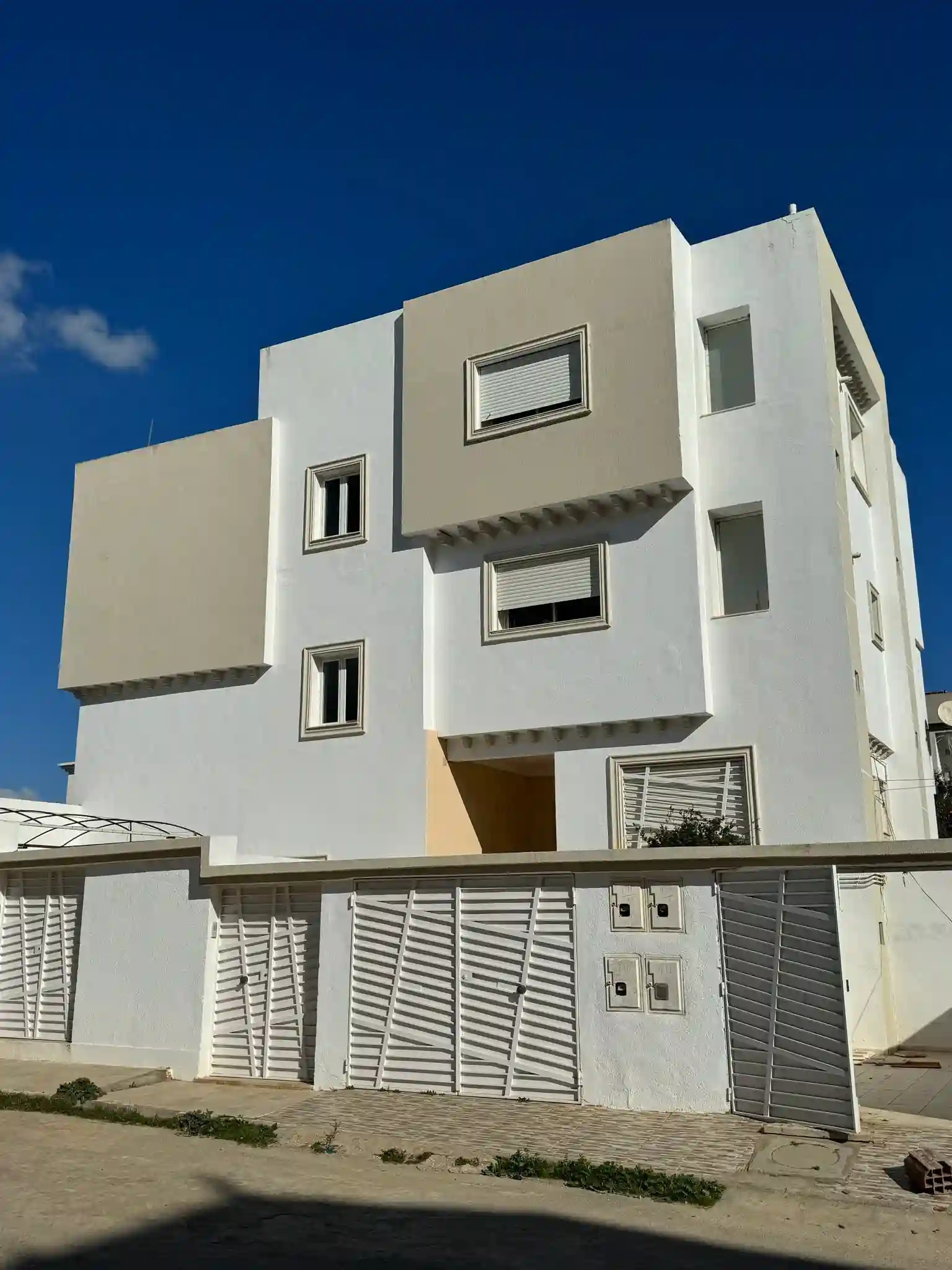 Joli Immeuble Résidentiel à Mnihla à Mnihla - Vue 3