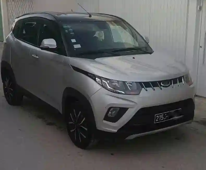 Mahindra KUV 100 Essence 2020 - Vue 2