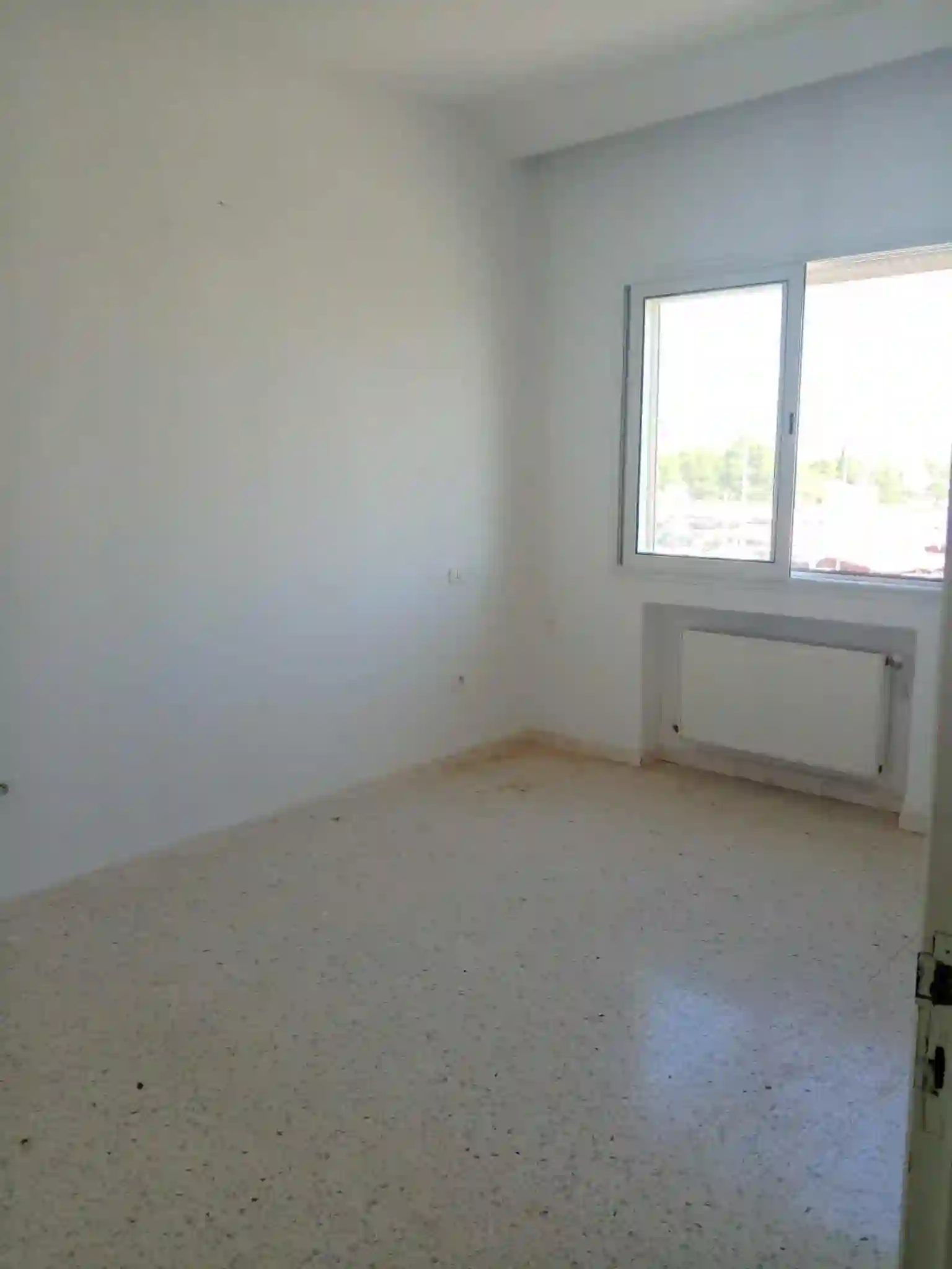 S2 Sans vis a vis pas Loin d Souk Jomaa à La Mannouba