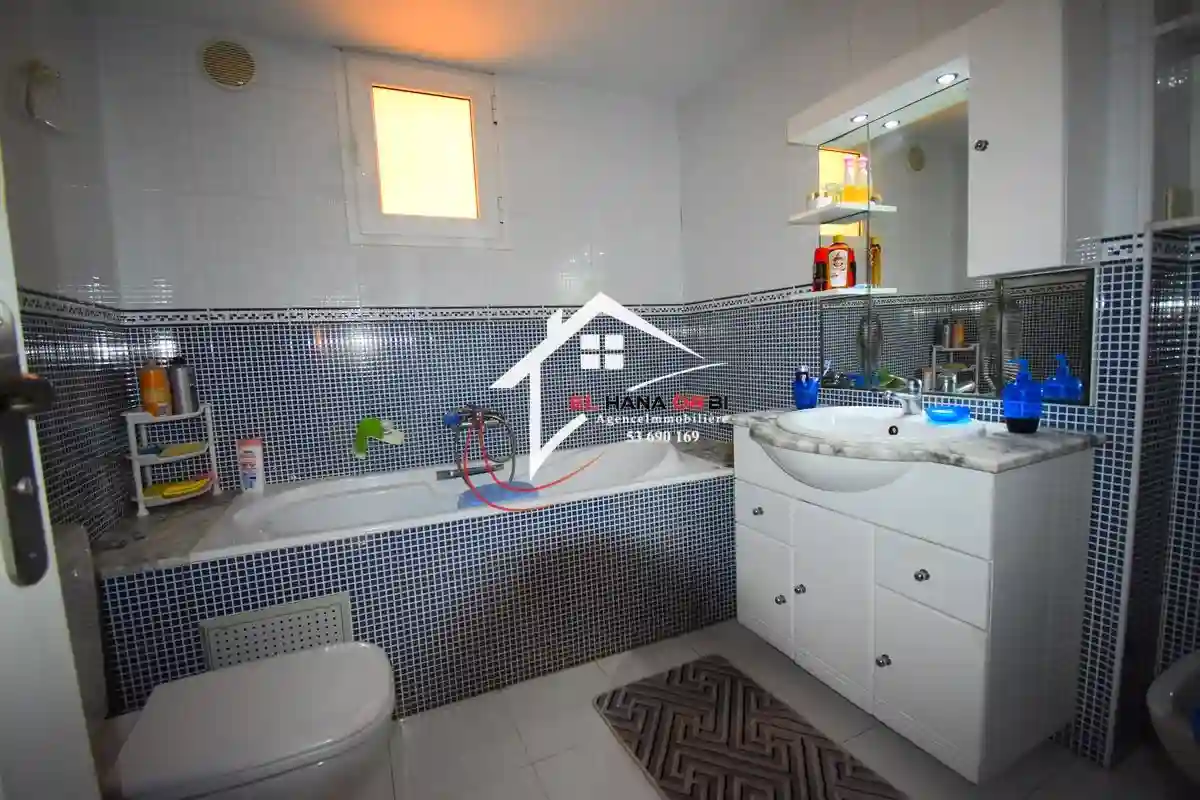 Villa sur Deux Étages à Ksar Hlel a Vendre - Vue 9