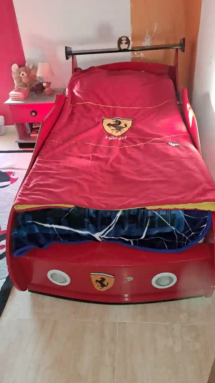 Chambre Ferrari Enfant ou ado Parfait État à Ain Zaghouan - Vue 4