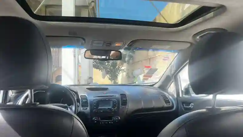 Kia Cerato Essence 2013 - Vue 2