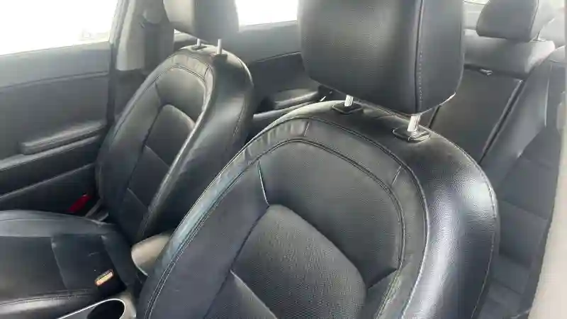 Kia Cerato Essence 2013 - Vue 5