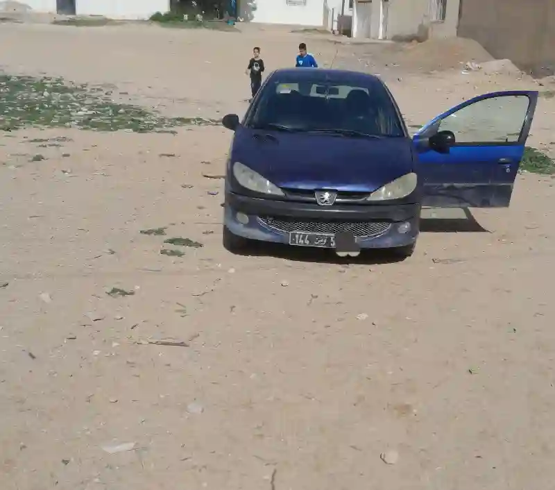 Peugeot 206 Essence 2011 - Vue 3