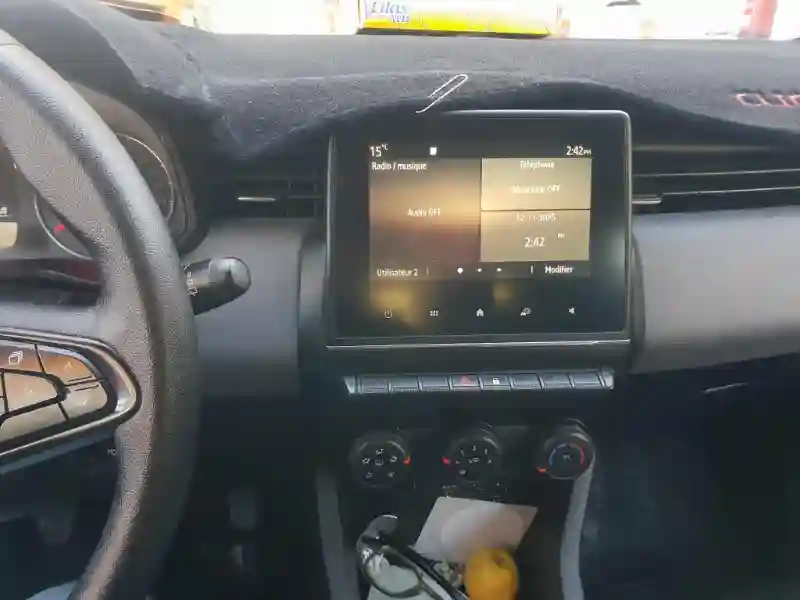 Renault Clio Essence 2023 - Vue 4