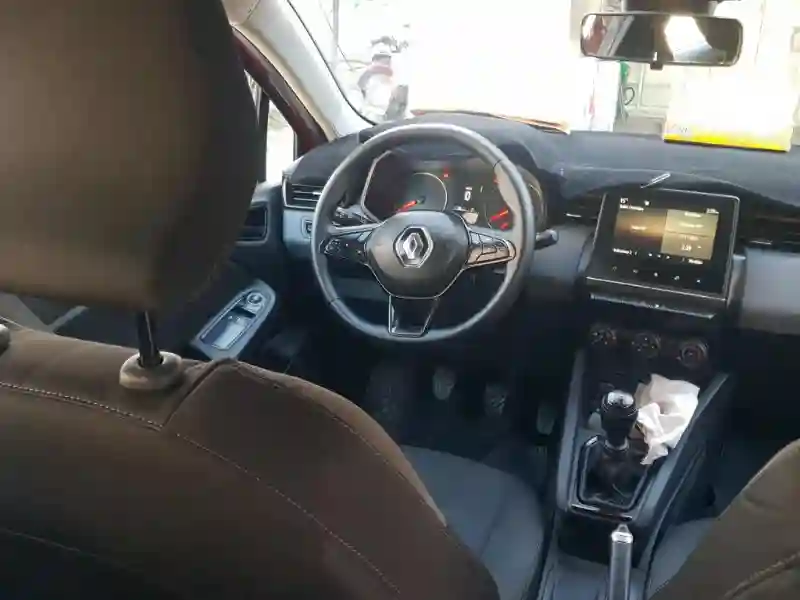 Renault Clio Essence 2023 - Vue 8