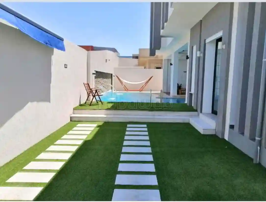 A Louer Villa Style Américaine Avec Piscine - Vue 2