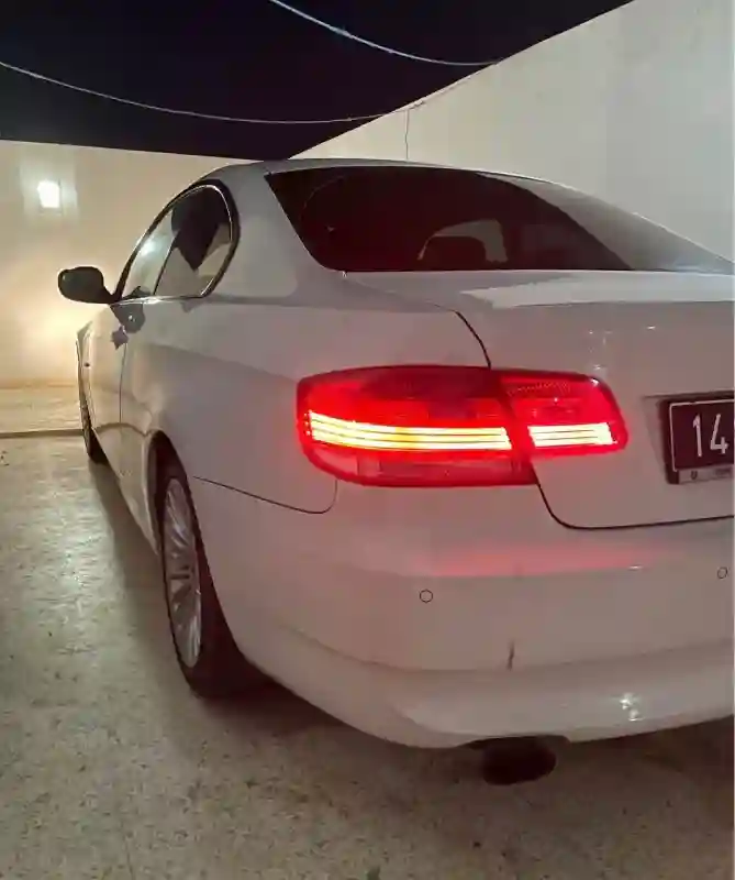 Bmw 316 Essence 2010 - Vue 4