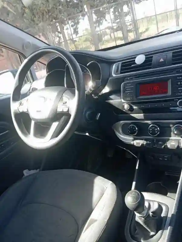 Kia RIO Essence 2015 - Vue 3