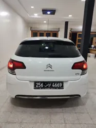 Très Belle Voiture à Mornag