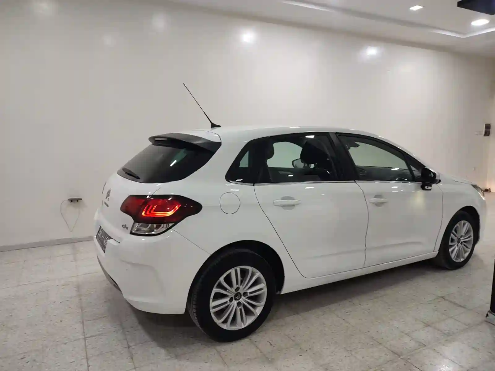 Très Belle Voiture à Mornag - Vue 3