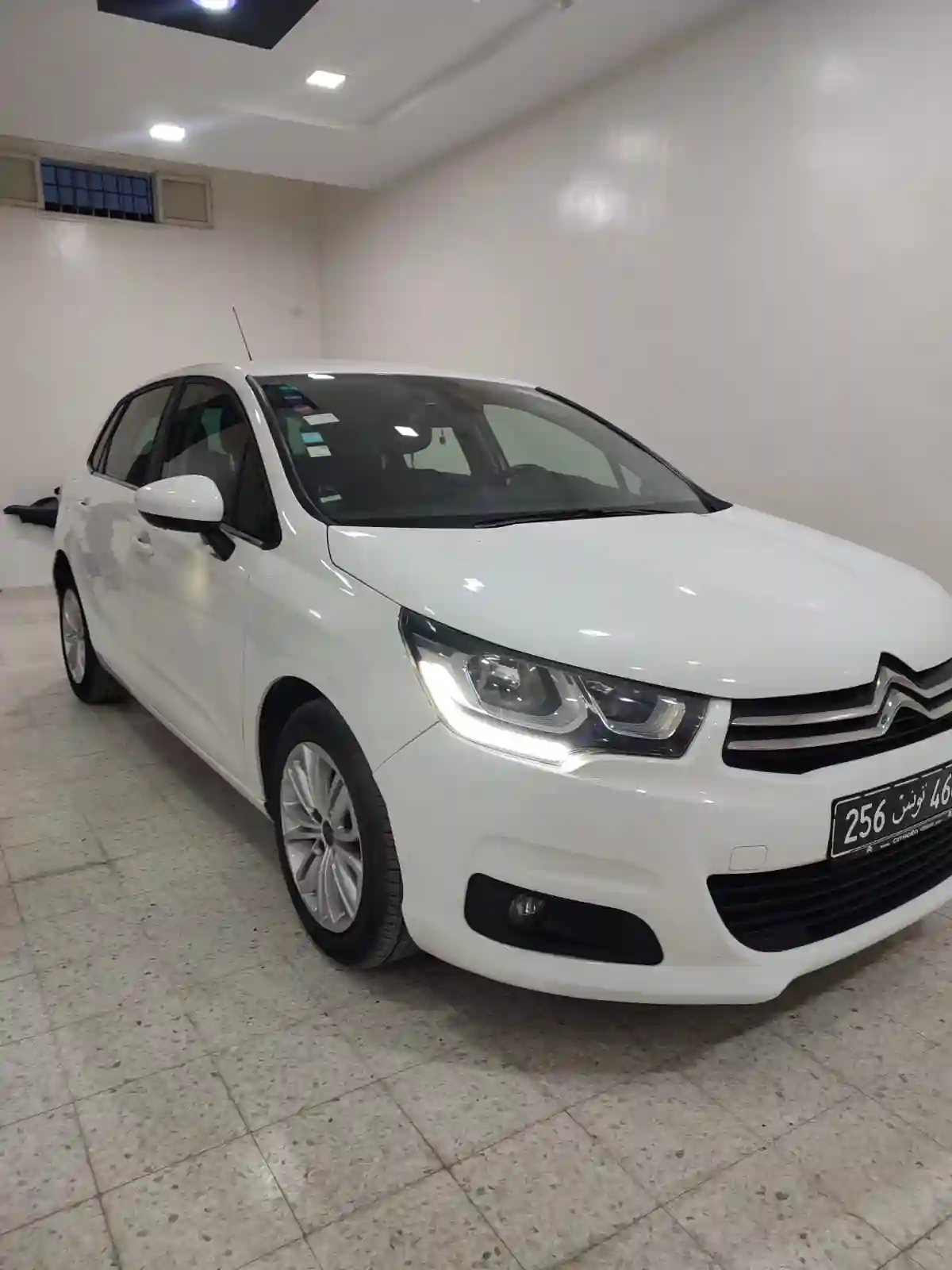 Très Belle Voiture à Mornag - Vue 4