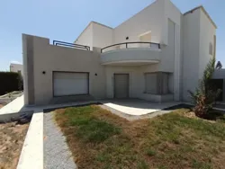Villa Inachevée et Catcasse rte Tunis à Sfax