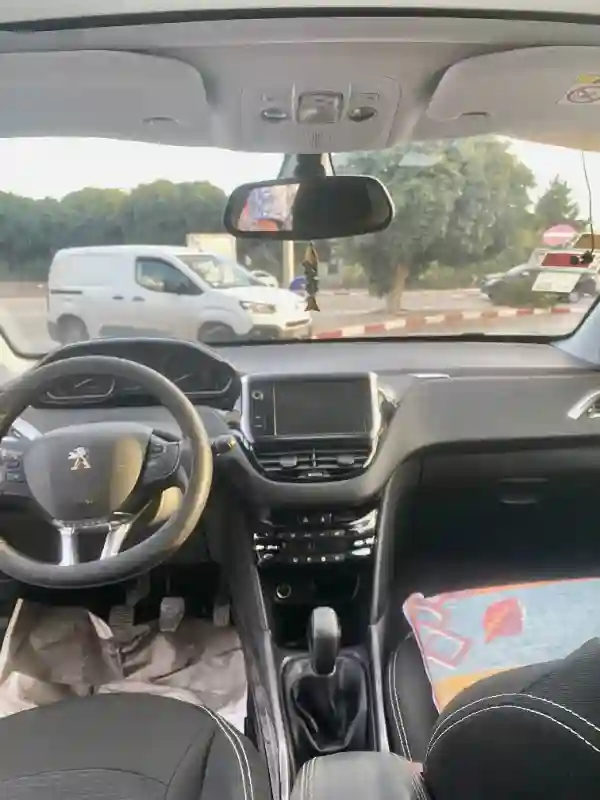 Peugeot 2008 Essence 2017 - Vue 5