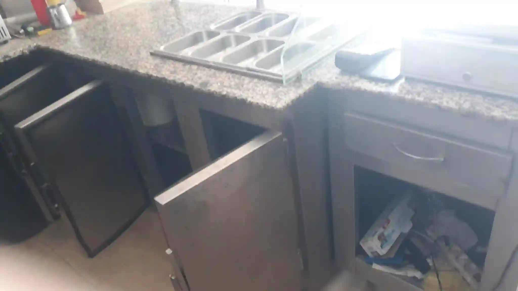 Comptoir Refrigere Avec 8 Bacs et Table Caisse à Ariana Ville - Vue 1