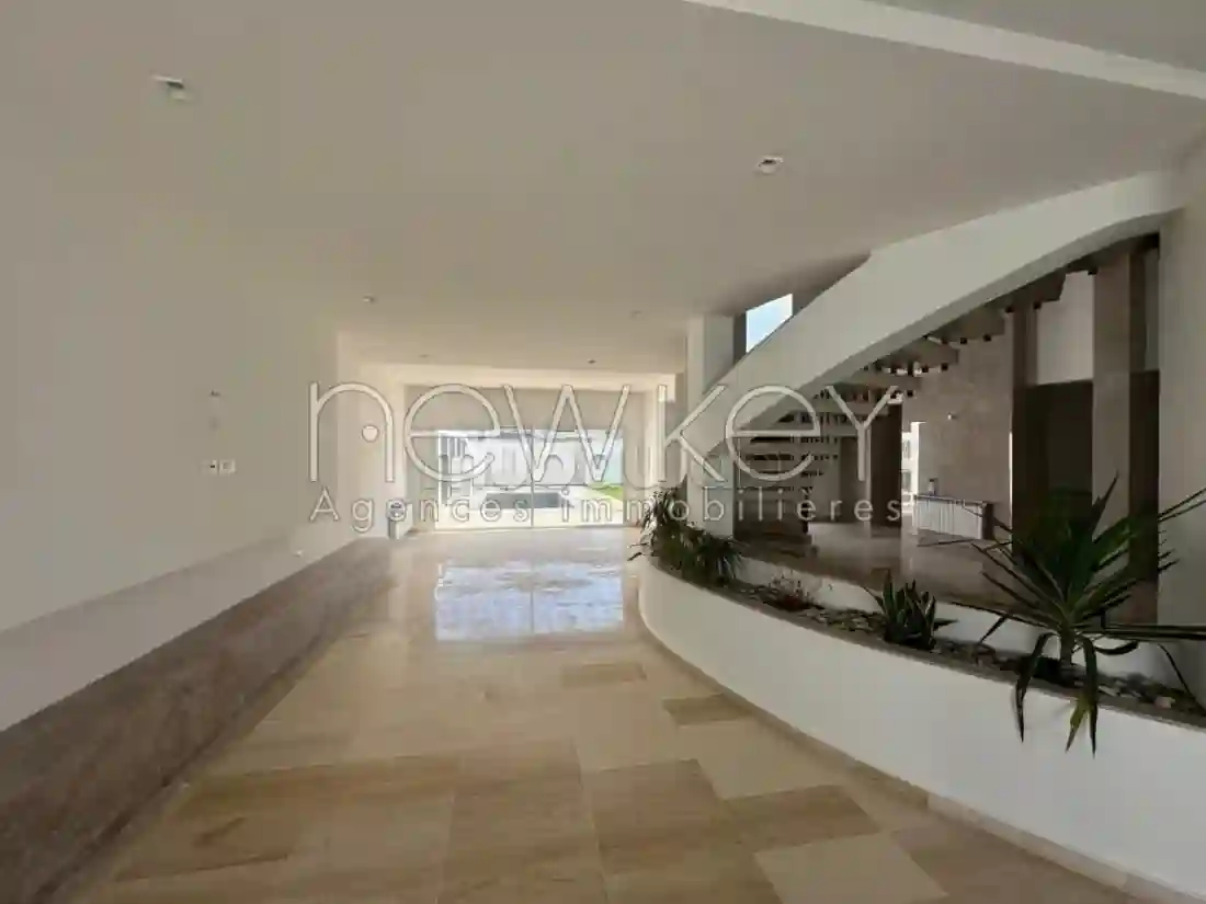 Une Splendide Villa S4 Avec Piscine à La Soukra - Vue 1