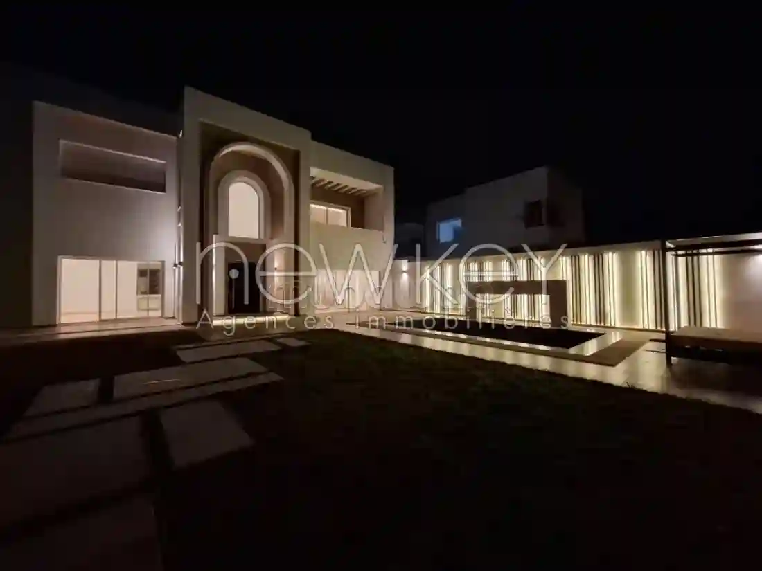 Une Splendide Villa S4 Avec Piscine à La Soukra - Vue 2
