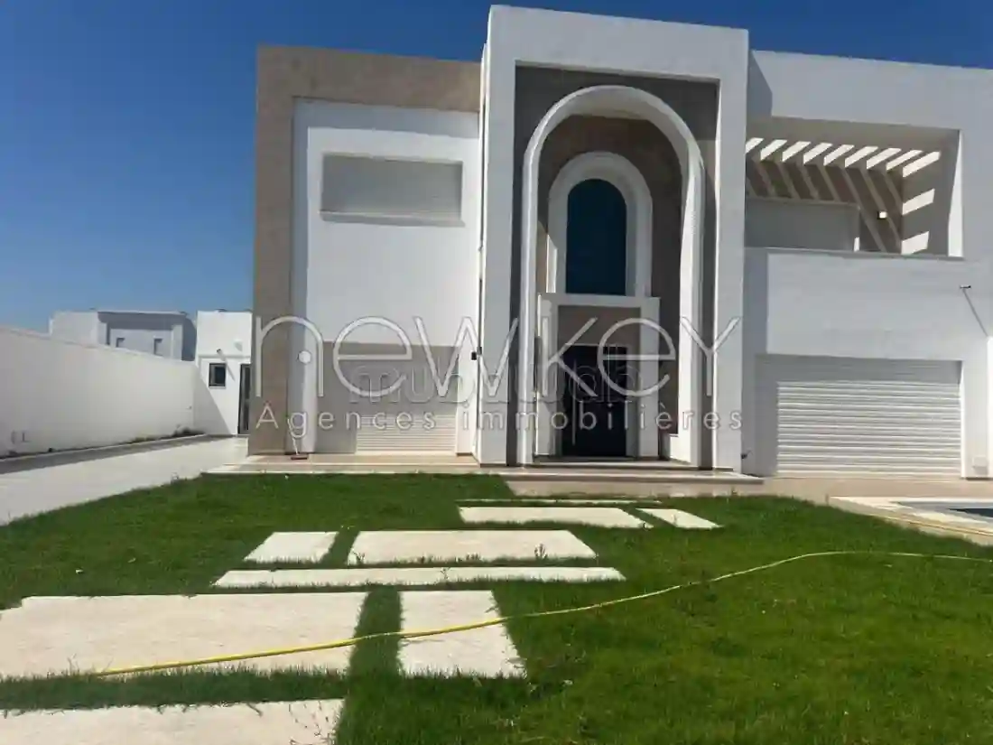 Une Splendide Villa S4 Avec Piscine à La Soukra - Vue 3
