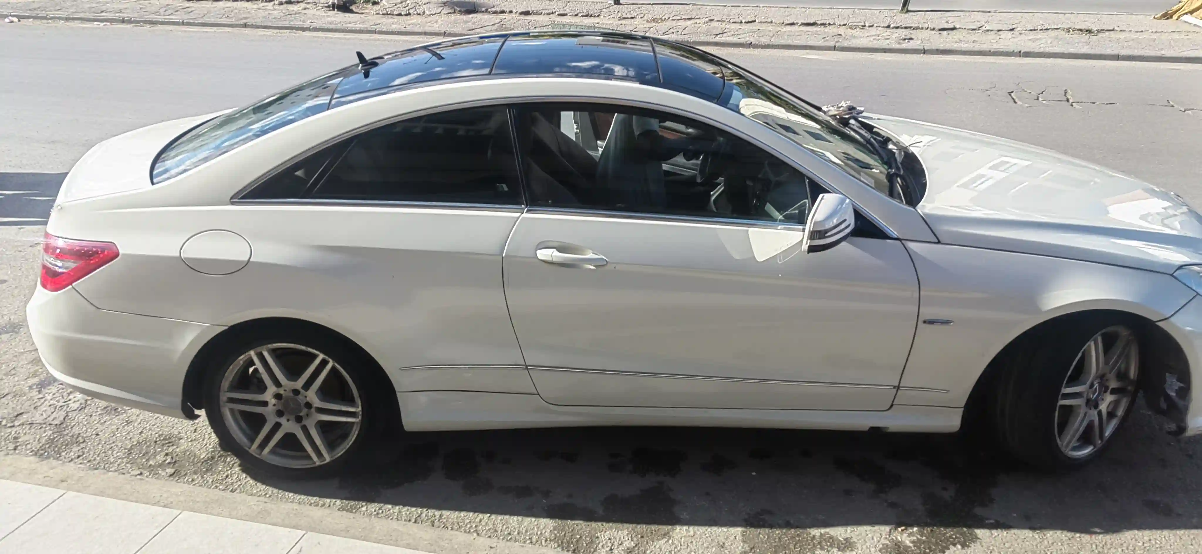 Mercedes E350 à El Menzah 9 - Vue 1