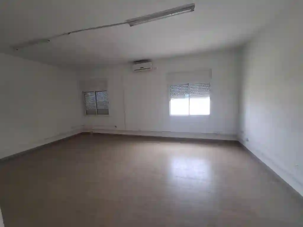 Bureau h+4 au 2ème Étage à la Zone Industrielle Mghira Emplaceme - Vue 1