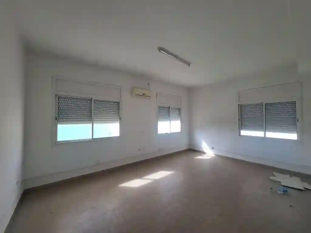 Bureau h+4 au 2ème Étage à la Zone Industrielle Mghira Emplaceme - Vue 3