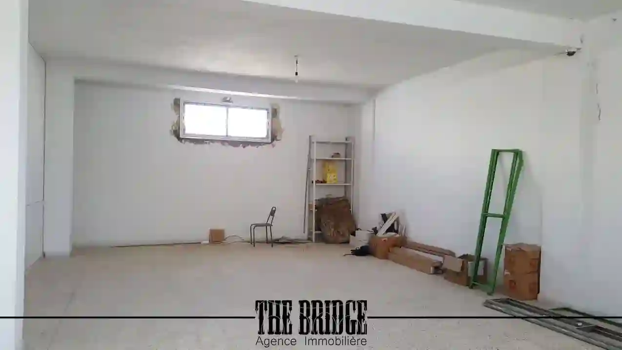 Immeuble à Usage Industrielle à Grombalia